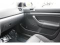 Black Uni - Jetta SE Sedan Photo No. 24