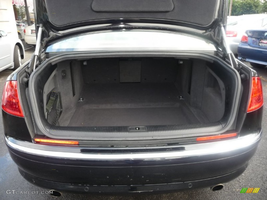 2005 Audi A8 4.2 quattro Trunk Photos