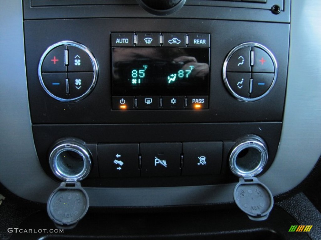 2011 GMC Yukon XL SLT 4x4 Controls Photo #54736889