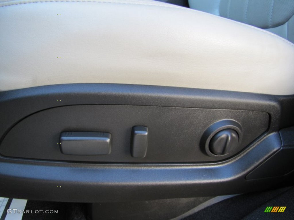 2011 Traverse LTZ AWD - White Diamond Tricoat / Cashmere/Ebony photo #9