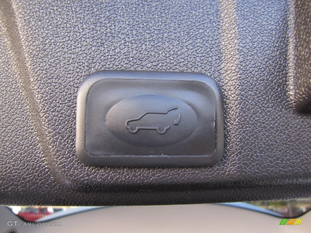 2011 Traverse LTZ AWD - White Diamond Tricoat / Cashmere/Ebony photo #28