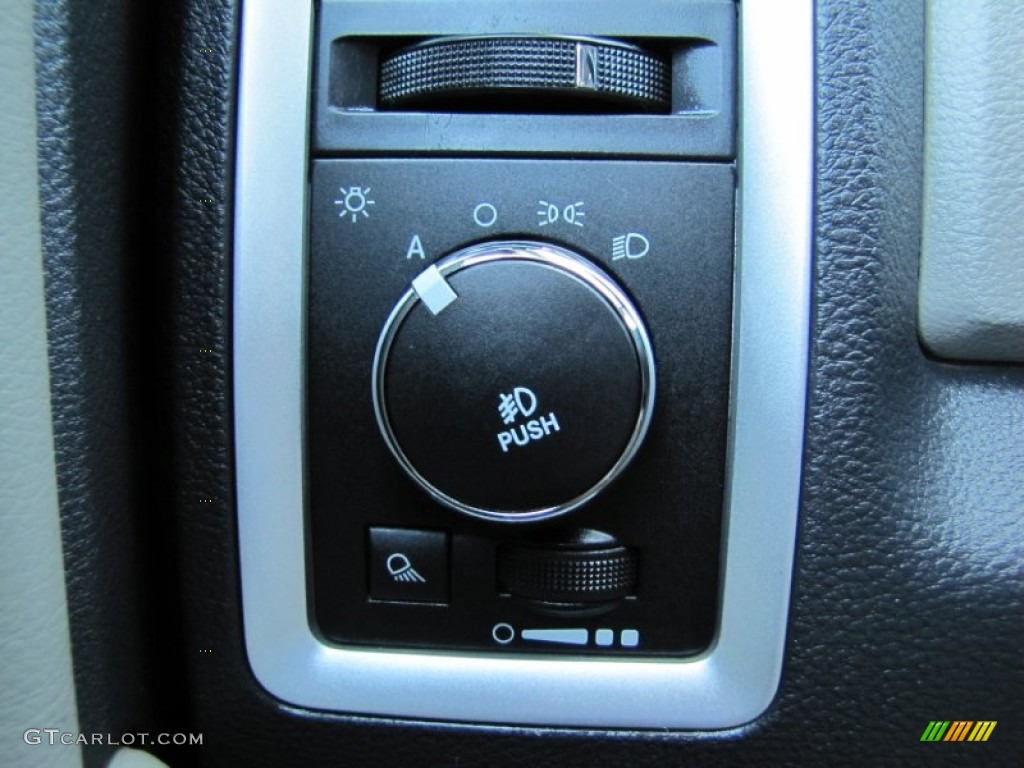 2010 Dodge Ram 2500 Big Horn Edition Crew Cab 4x4 Controls Photo #54737351