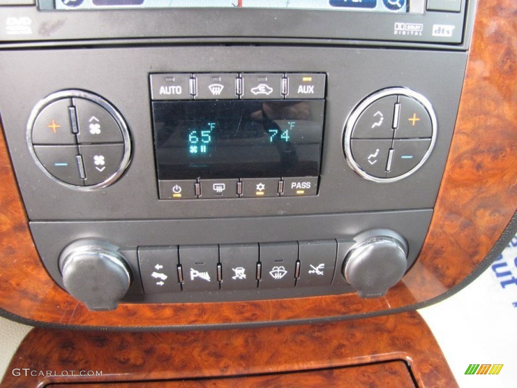 2007 Chevrolet Suburban 1500 LTZ 4x4 Controls Photo #54747774