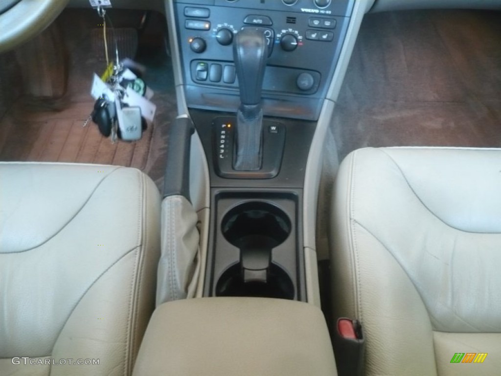2004 V70 2.4 - Ruby Red Metallic / Beige/Light Sand photo #16
