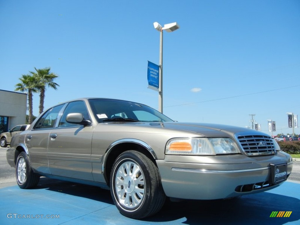 2003 Crown Victoria LX - Arizona Beige Metallic / Medium Parchment photo #7