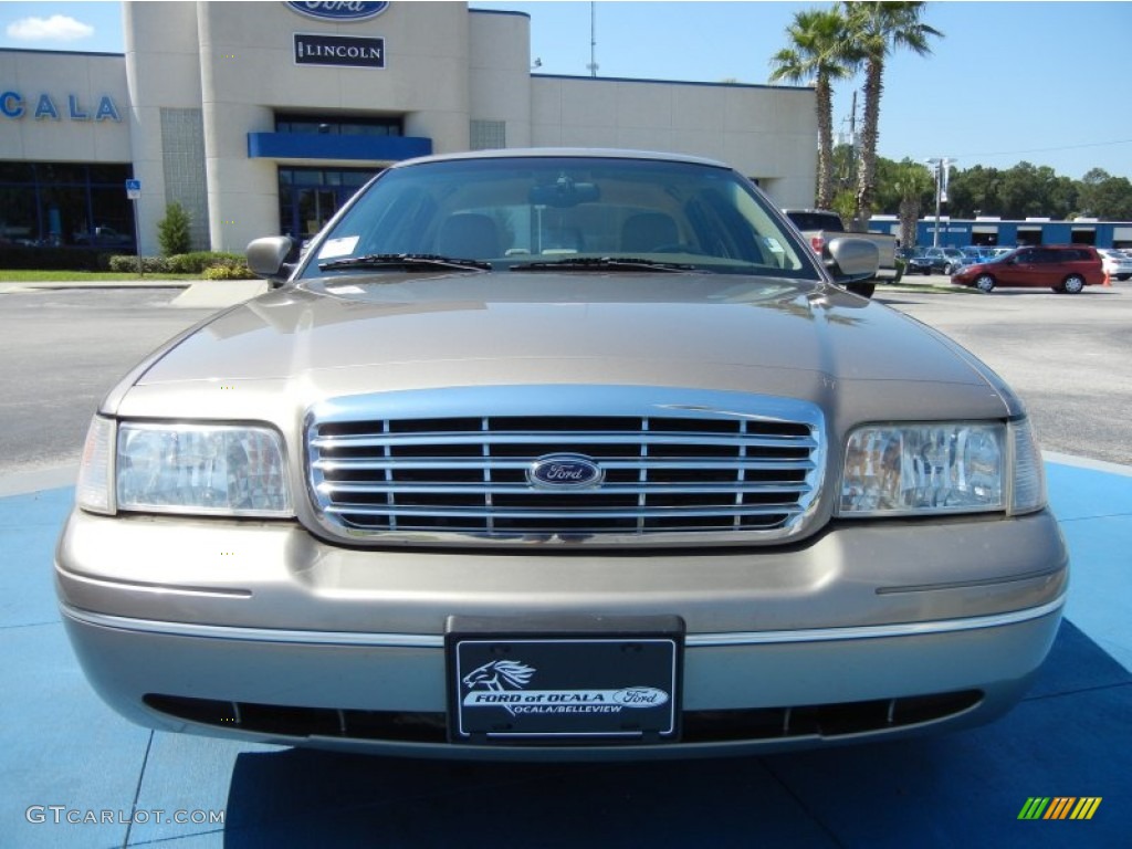 2003 Crown Victoria LX - Arizona Beige Metallic / Medium Parchment photo #8