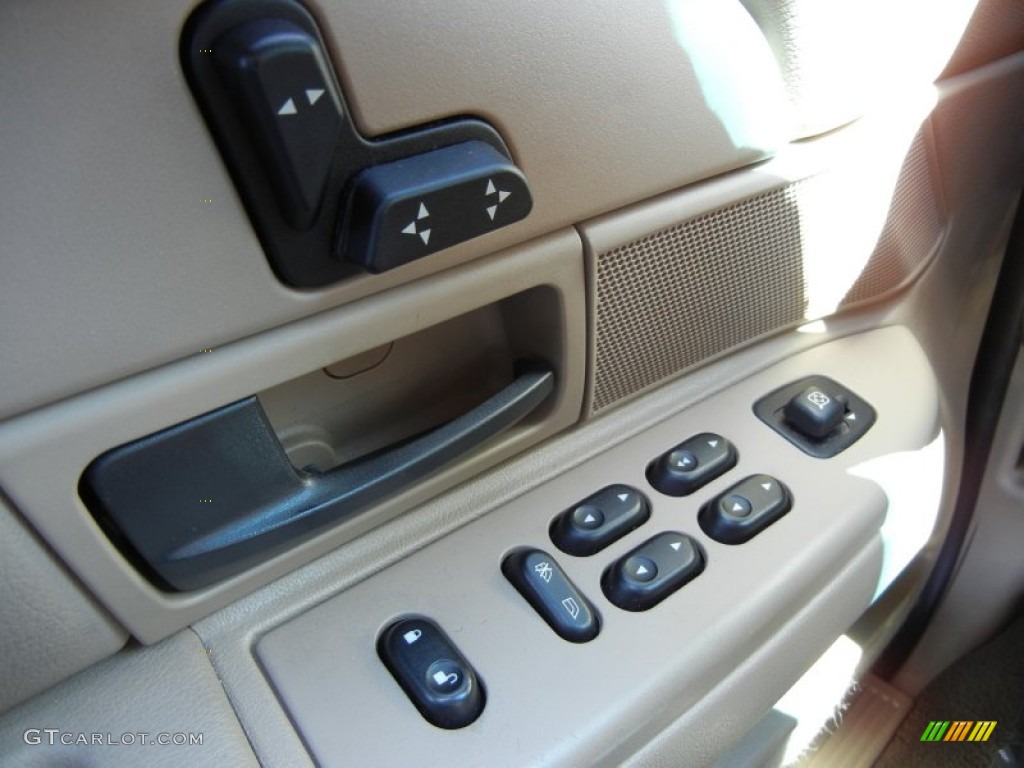 2003 Crown Victoria LX - Arizona Beige Metallic / Medium Parchment photo #14