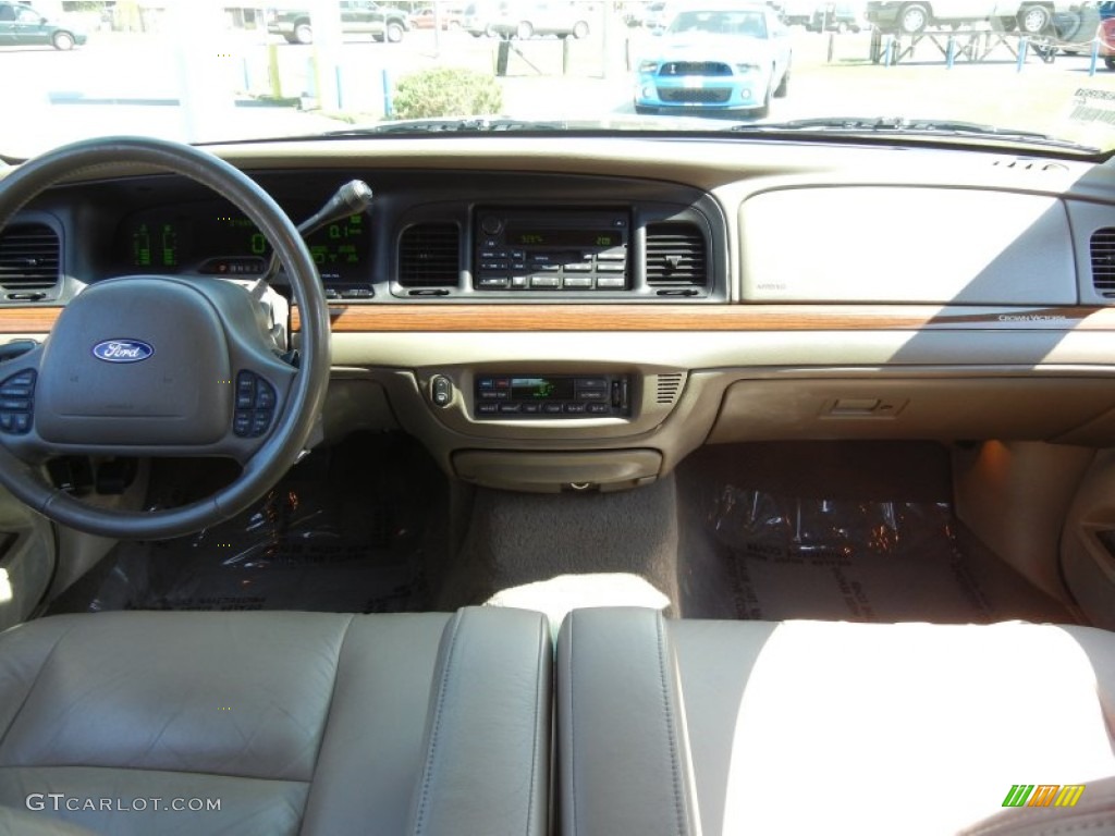 2003 Crown Victoria LX - Arizona Beige Metallic / Medium Parchment photo #19