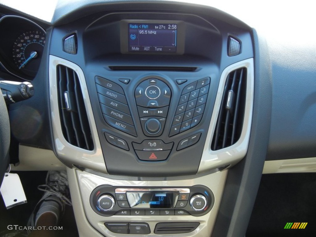 2012 Ford Focus SEL 5-Door Controls Photo #54756846