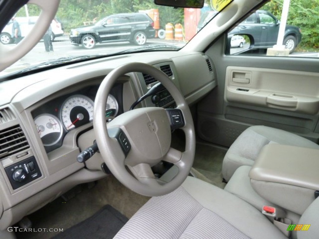 Khaki Interior 2007 Dodge Dakota SLT Quad Cab 4x4 Photo #54764658