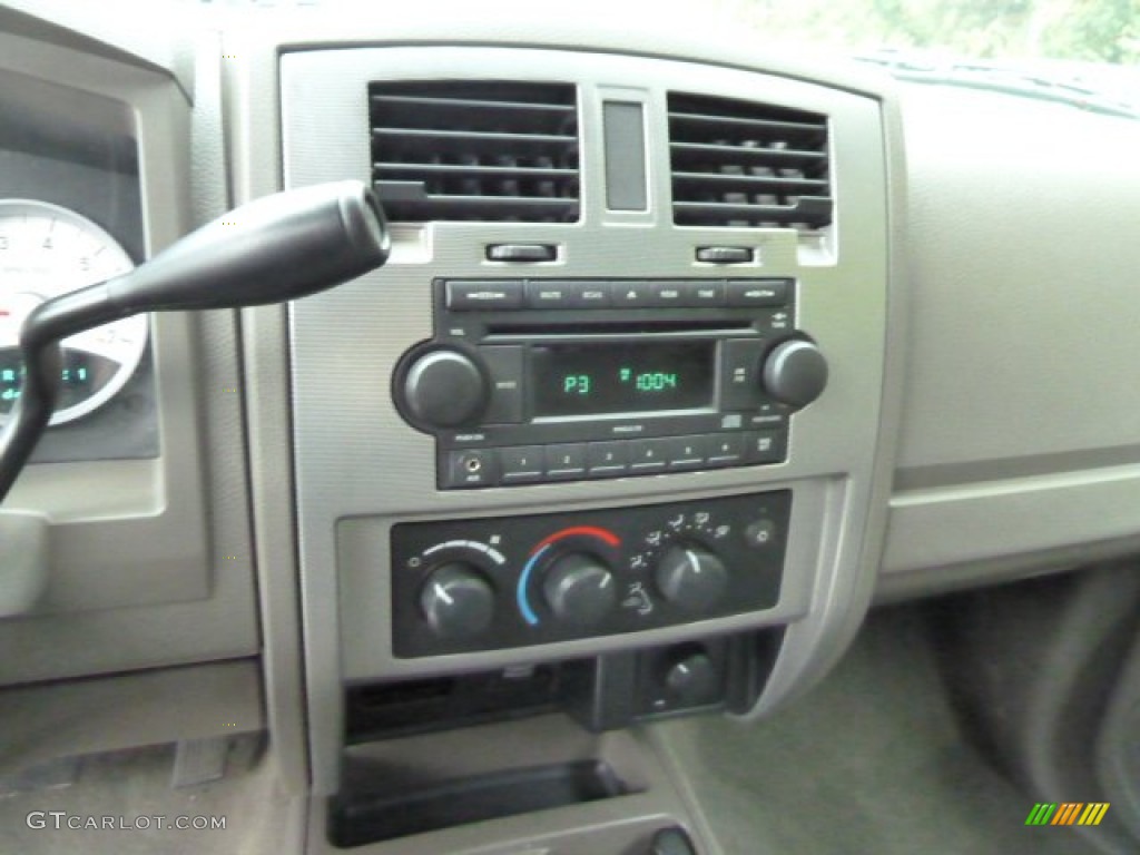 2007 Dodge Dakota SLT Quad Cab 4x4 Controls Photo #54764667