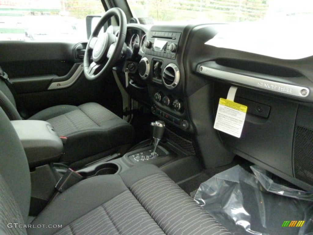 Black Interior 2012 Jeep Wrangler Unlimited Rubicon 4x4 Photo #54765022