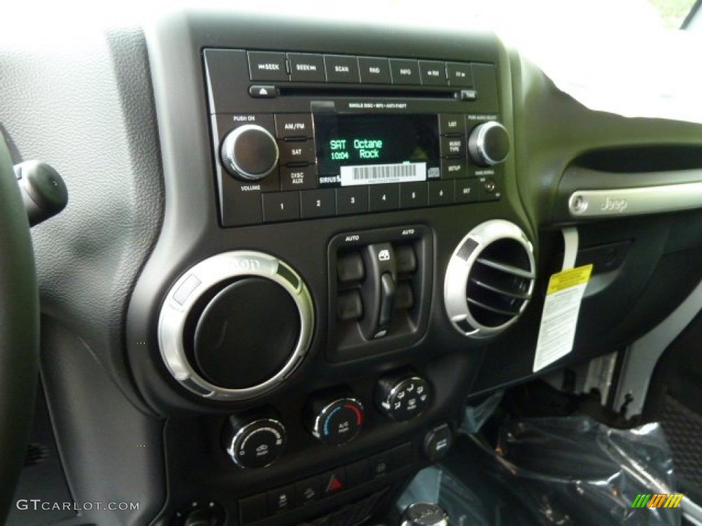 2012 Jeep Wrangler Unlimited Rubicon 4x4 Black Dashboard Photo #54765105