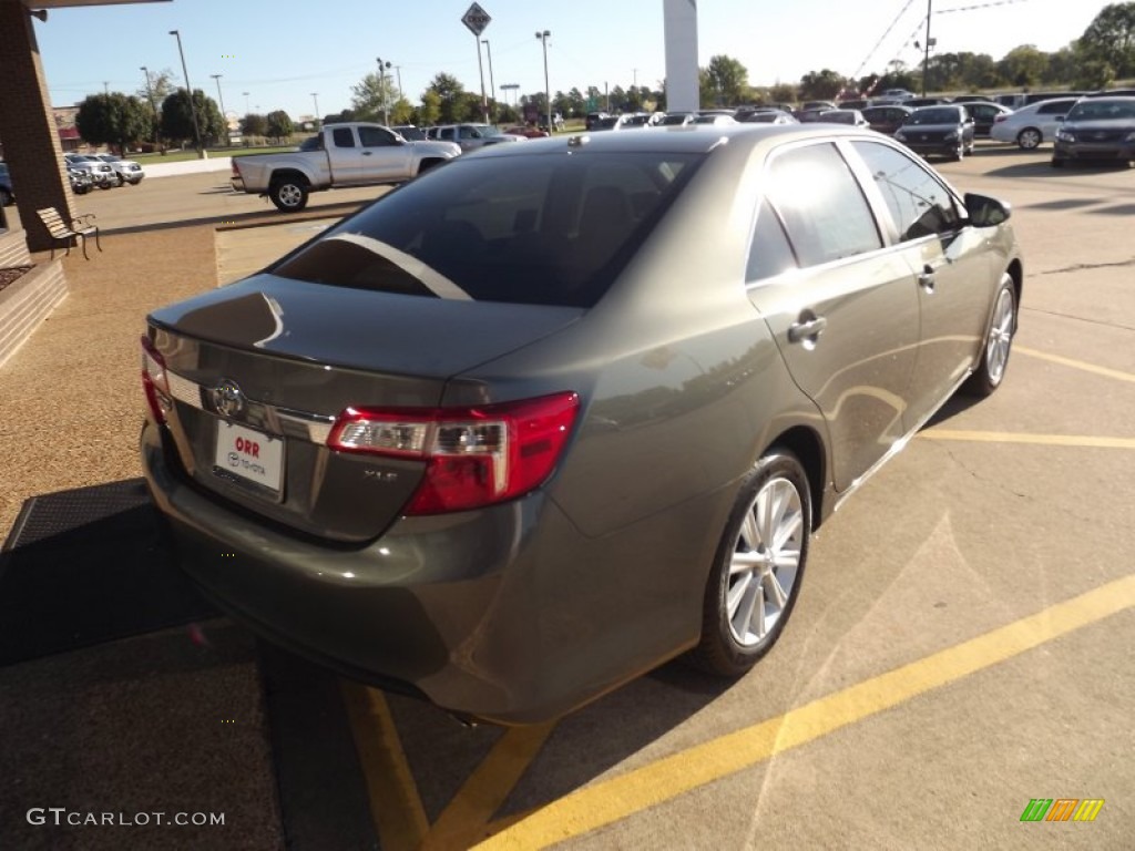 2012 Camry XLE V6 - Cypress Green Pearl / Ivory photo #7