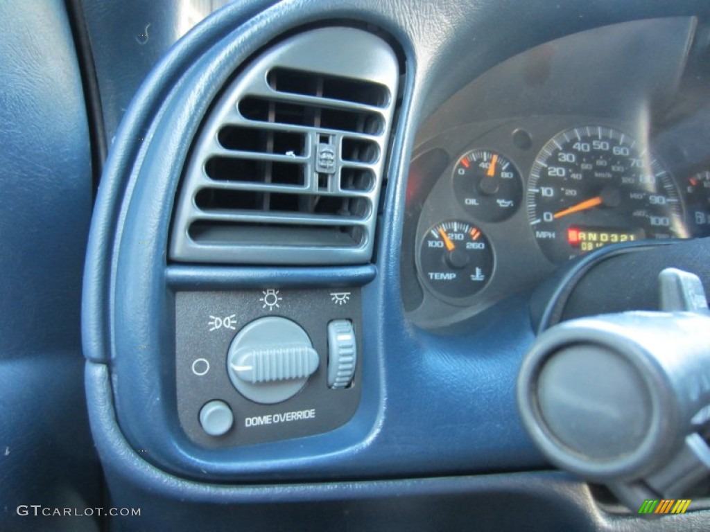 2002 Astro AWD Commercial Van - Ivory White / Blue photo #20