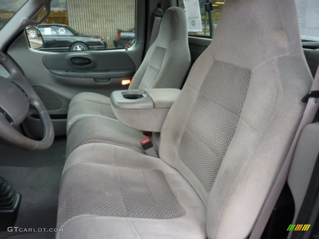 Medium Graphite Interior 2002 Ford F150 XL Regular Cab 4x4 Photo #54770666
