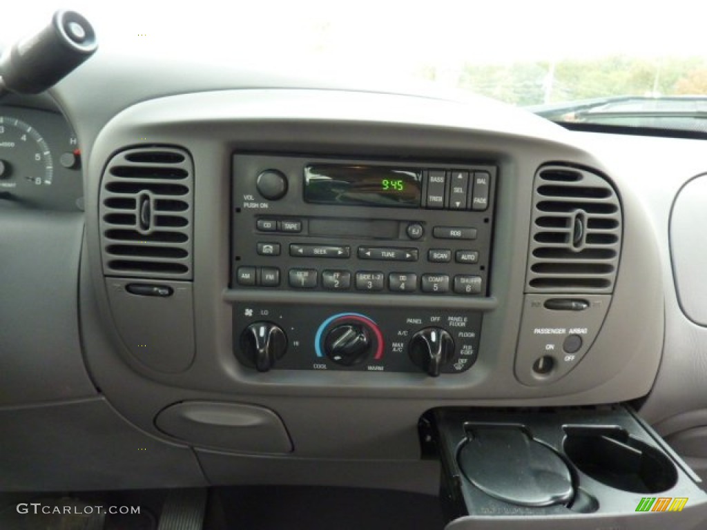 2002 Ford F150 XL Regular Cab 4x4 Controls Photo #54770739