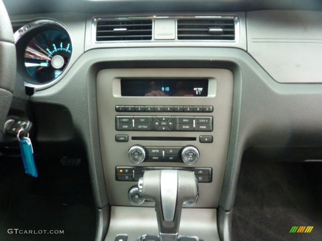 2011 Ford Mustang GT Convertible Controls Photo #54772795