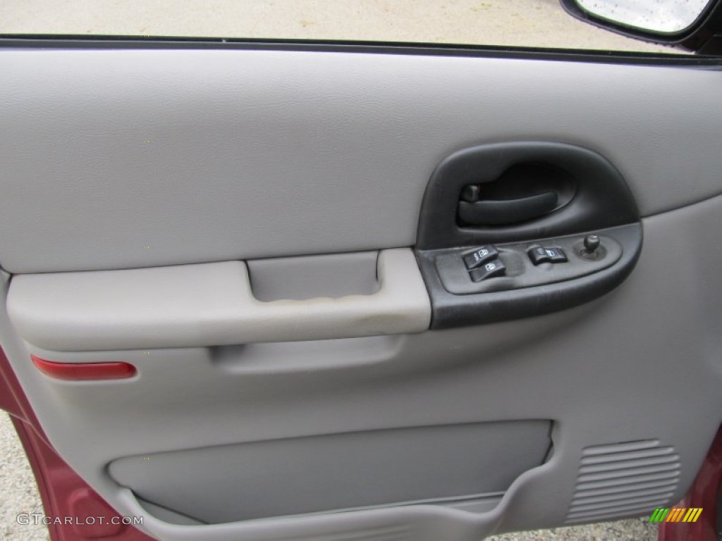 2004 Venture LS - Sport Red Metallic / Medium Gray photo #6