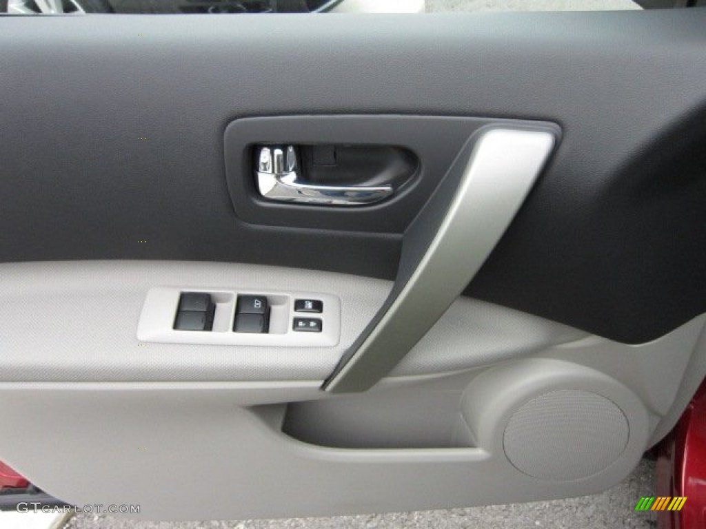 2011 Rogue SV AWD - Cayenne Red / Gray photo #17