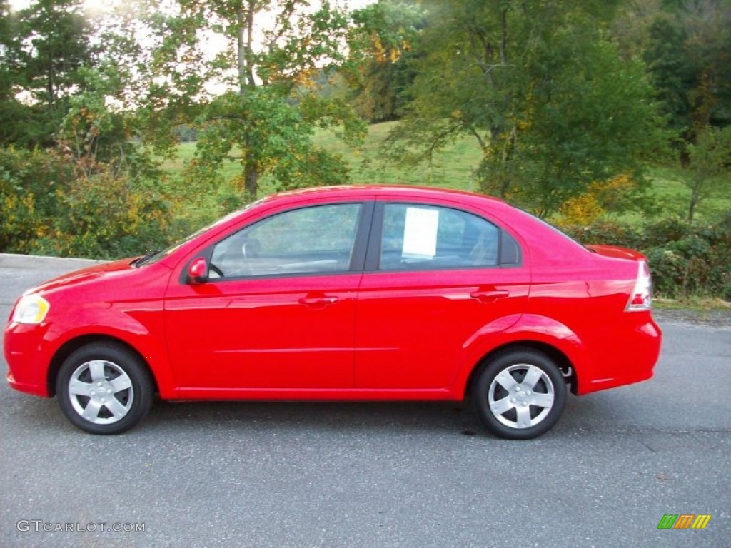 2010 Aveo LT Sedan - Victory Red / Charcoal photo #2