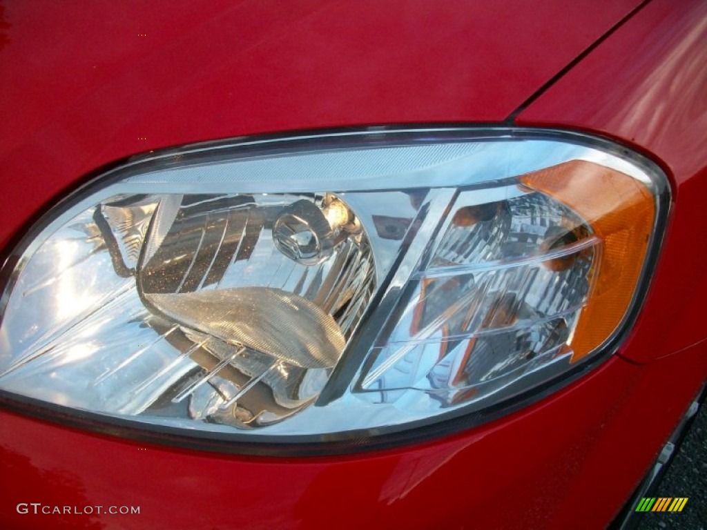 2010 Aveo LT Sedan - Victory Red / Charcoal photo #4