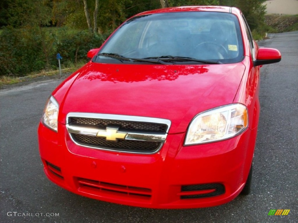 2010 Aveo LT Sedan - Victory Red / Charcoal photo #5
