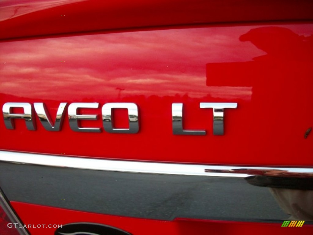 2010 Aveo LT Sedan - Victory Red / Charcoal photo #7