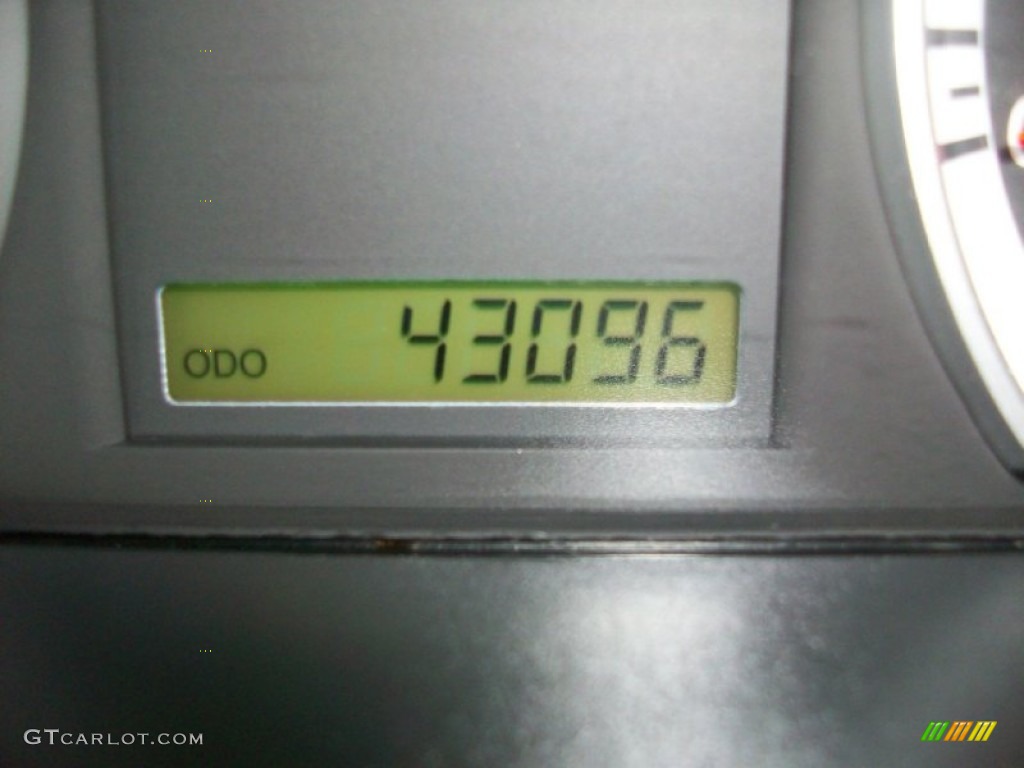 2010 Aveo LT Sedan - Victory Red / Charcoal photo #12