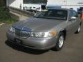 2000 Light Parchment Gold Metallic Lincoln Town Car Executive  photo #2