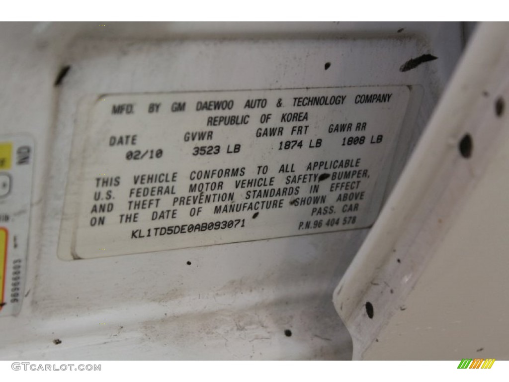 2010 Aveo LT Sedan - Summit White / Charcoal photo #17