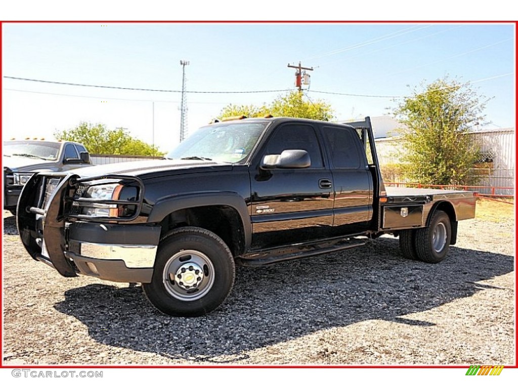 2004 Silverado 3500HD LS Extended Cab 4x4 Chassis - Black / Dark Charcoal photo #1