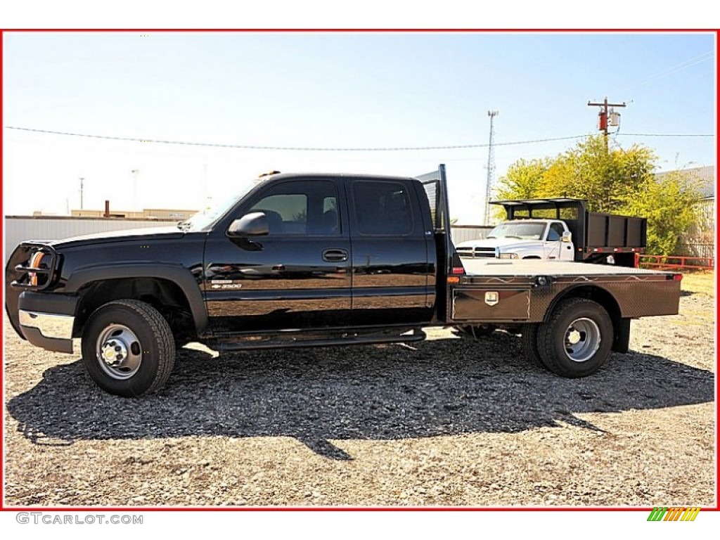 2004 Silverado 3500HD LS Extended Cab 4x4 Chassis - Black / Dark Charcoal photo #2