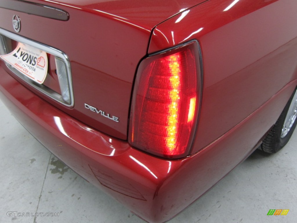 2002 DeVille Sedan - Crimson Pearl / Oatmeal photo #5