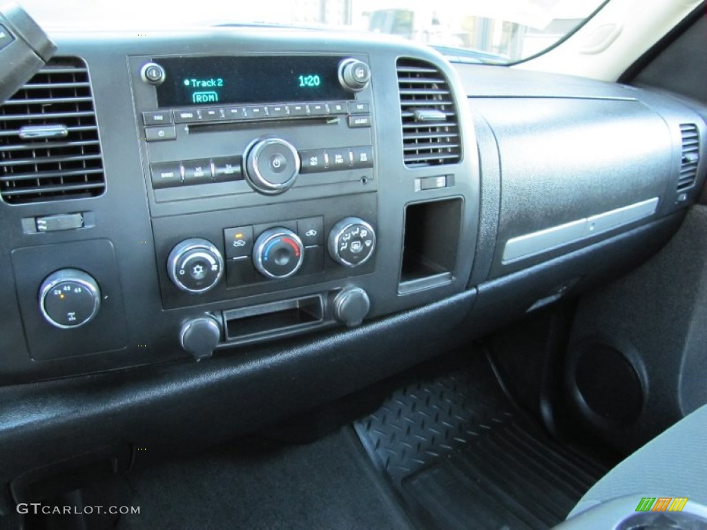 2008 Chevrolet Silverado 3500HD LT Extended Cab 4x4 Controls Photo #54784371