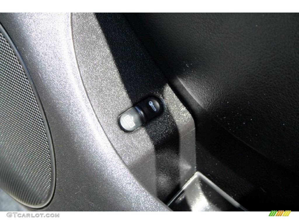 2001 Cabrio GLX - Desert Wind Metallic / Black photo #38