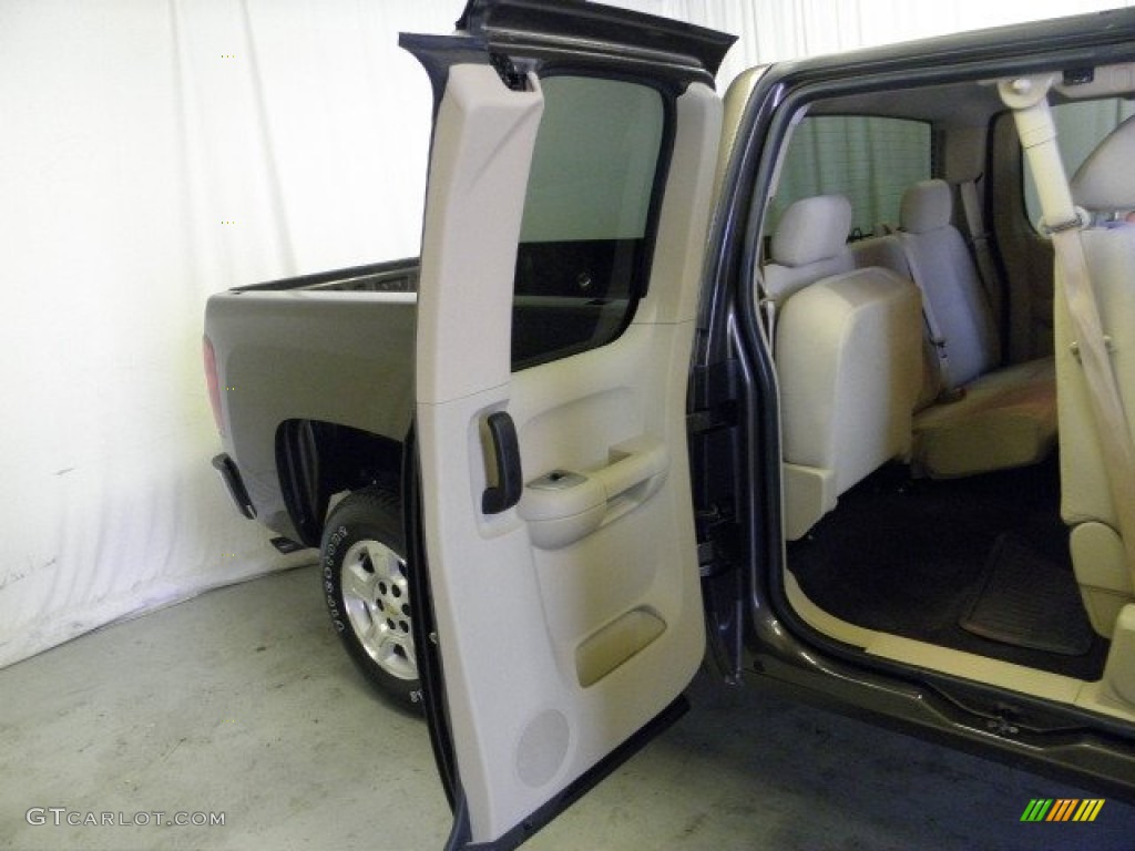 2008 Silverado 1500 LS Extended Cab - Desert Brown Metallic / Light Cashmere/Ebony Accents photo #9