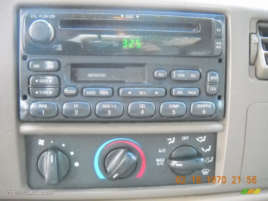 2000 Ford F350 Super Duty Lariat Crew Cab 4x4 Audio System Photo #54789006