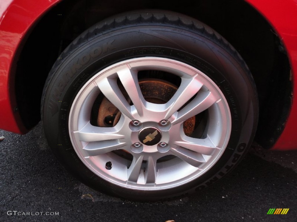 2008 Aveo LS Sedan - Victory Red / Charcoal photo #7