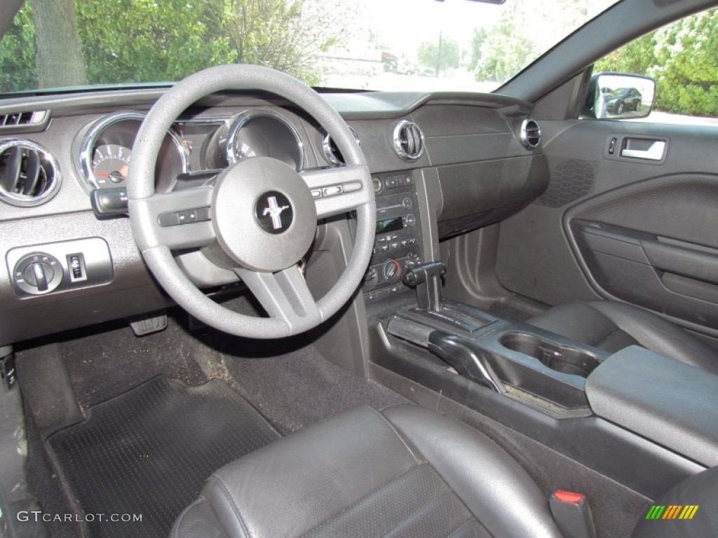 Dark Charcoal Interior 2009 Ford Mustang GT Premium Coupe Photo #54792640