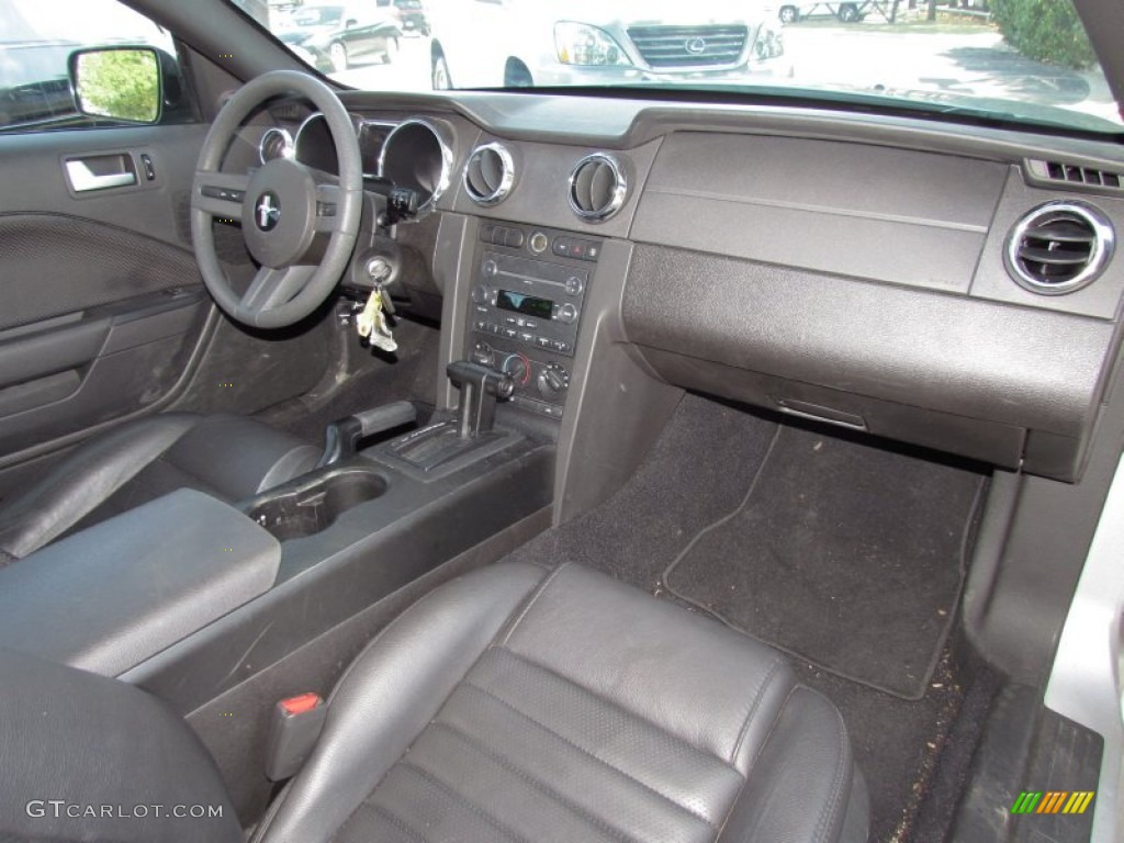 Dark Charcoal Interior 2009 Ford Mustang GT Premium Coupe Photo #54792669