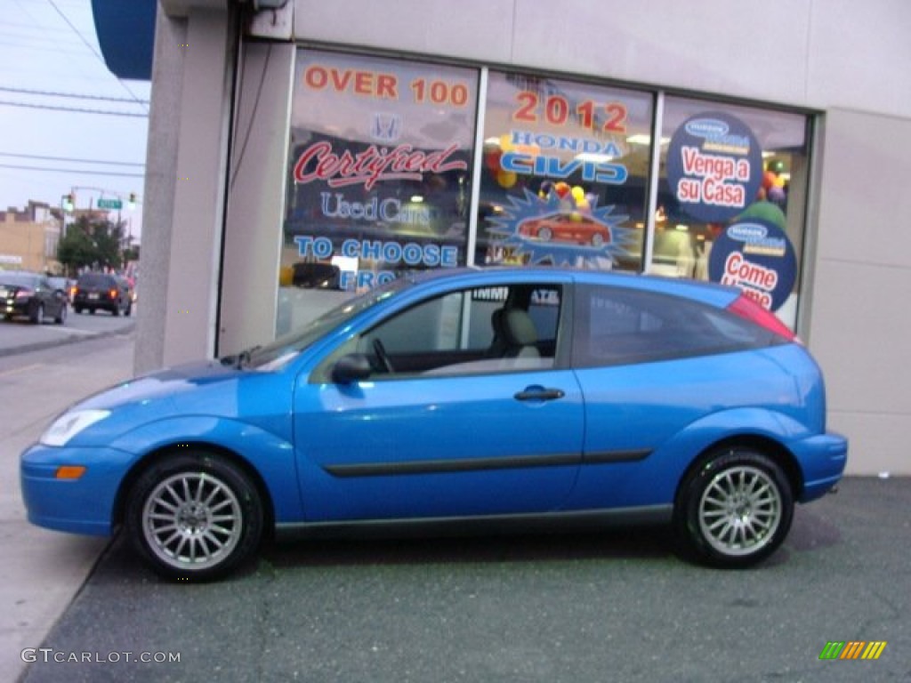2002 Focus ZX3 Coupe - Malibu Blue Metallic / Medium Graphite photo #3