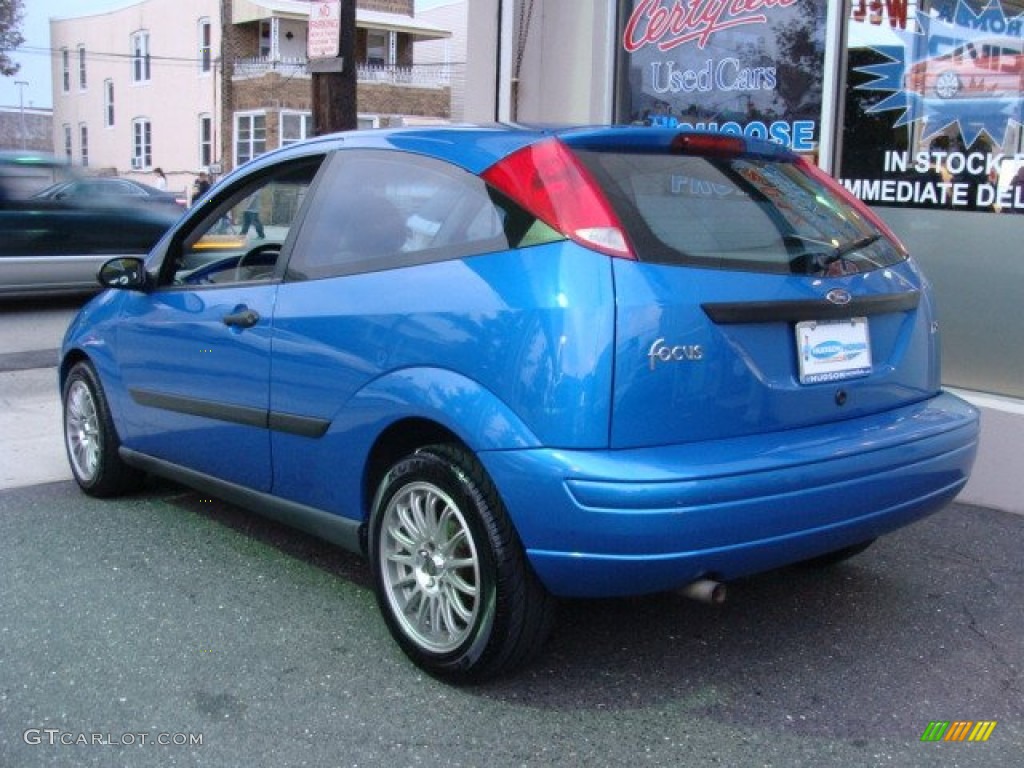 2002 Focus ZX3 Coupe - Malibu Blue Metallic / Medium Graphite photo #4