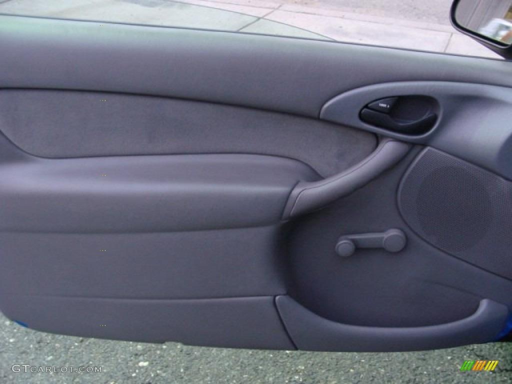 2002 Ford Focus ZX3 Coupe Medium Graphite Door Panel Photo #54793801