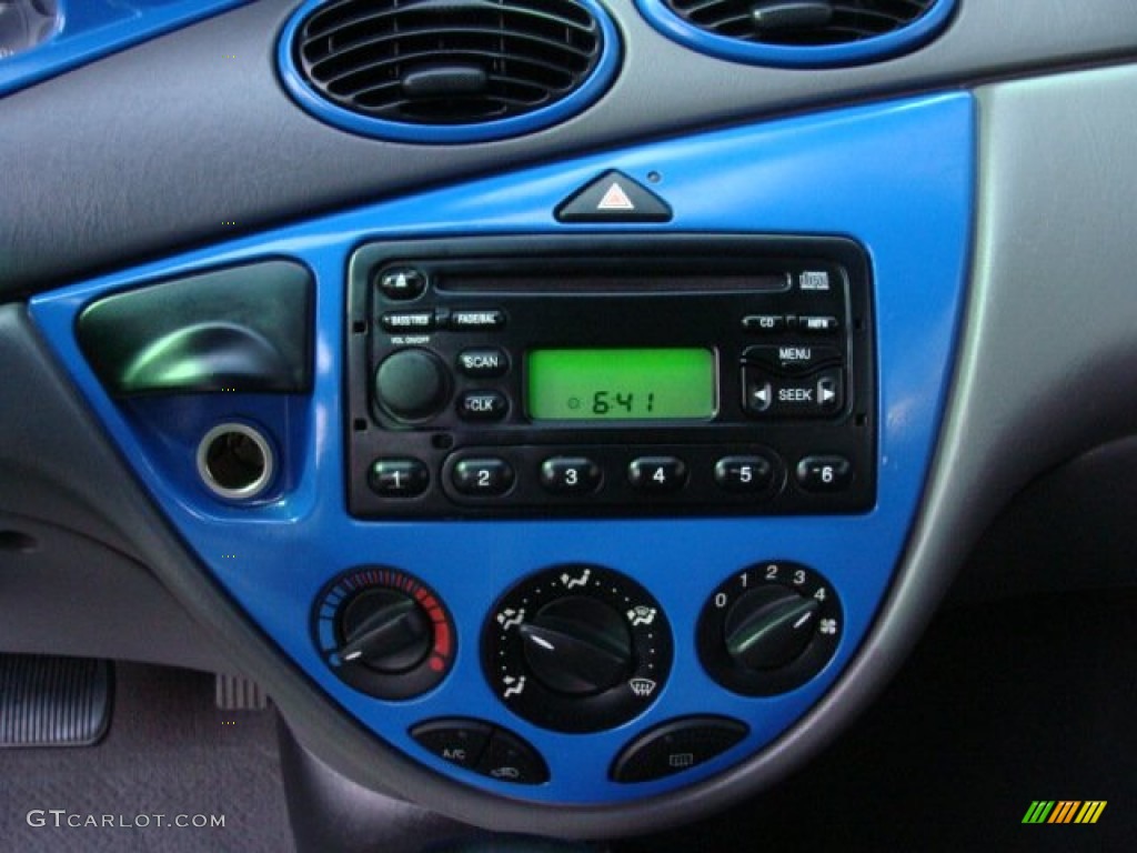 2002 Ford Focus ZX3 Coupe Audio System Photo #54793858