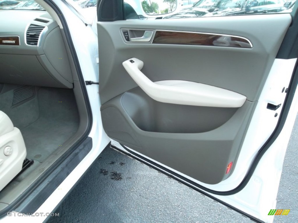 2011 Audi Q5 2.0T quattro Cardamom Beige Door Panel Photo #54796876