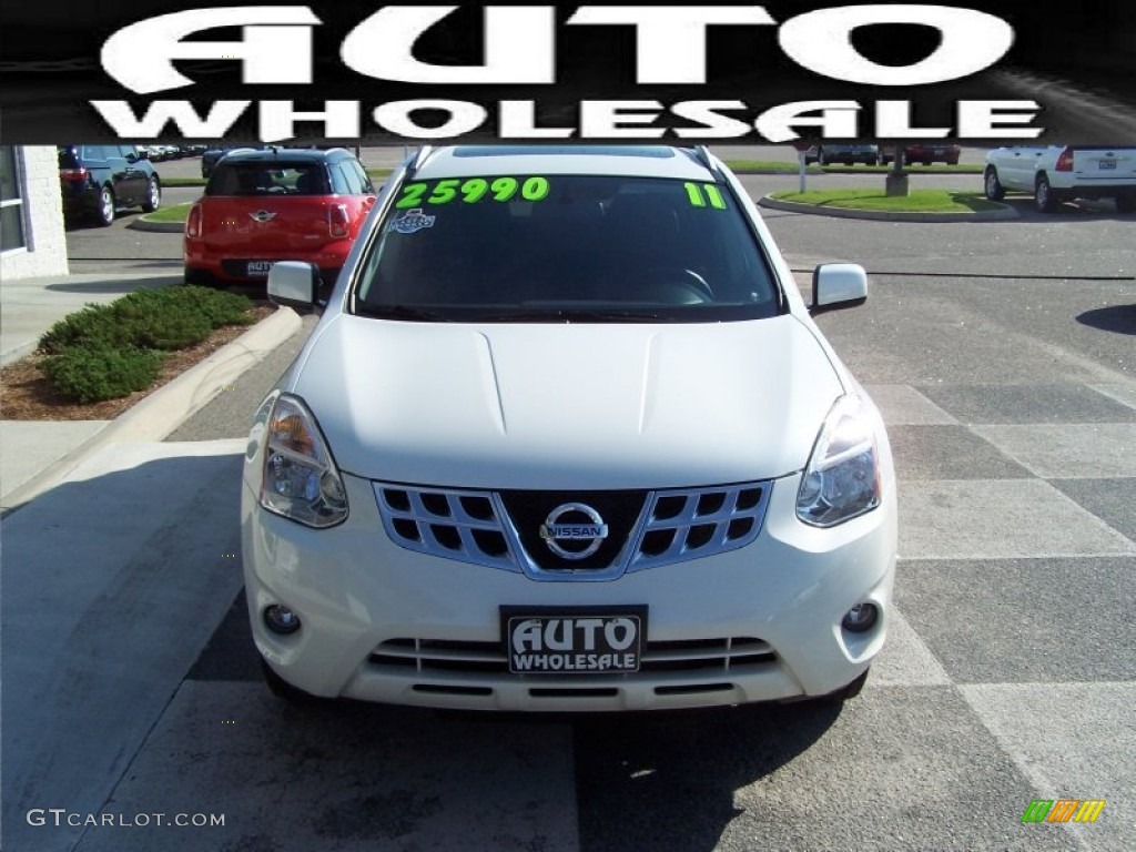 2011 Rogue SL AWD - Pearl White / Gray photo #2