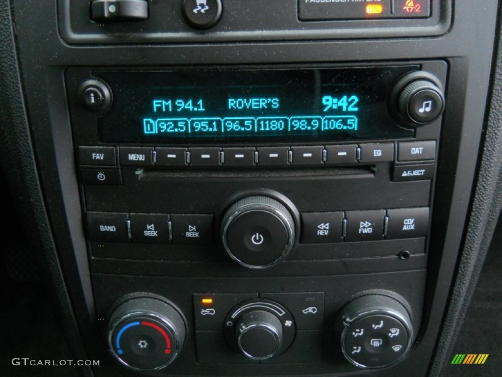 2010 Chevrolet HHR LT Panel Audio System Photos