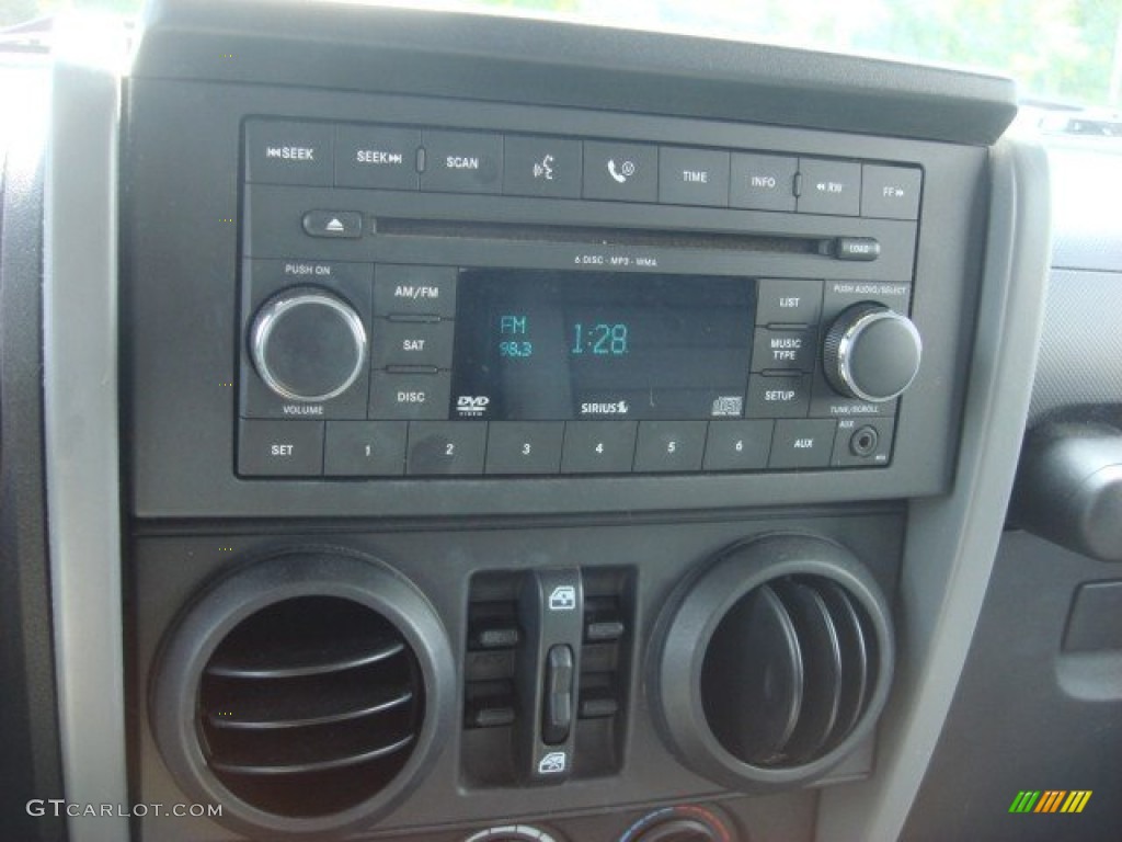 2007 Jeep Wrangler Unlimited Rubicon 4x4 Controls Photo #54797875