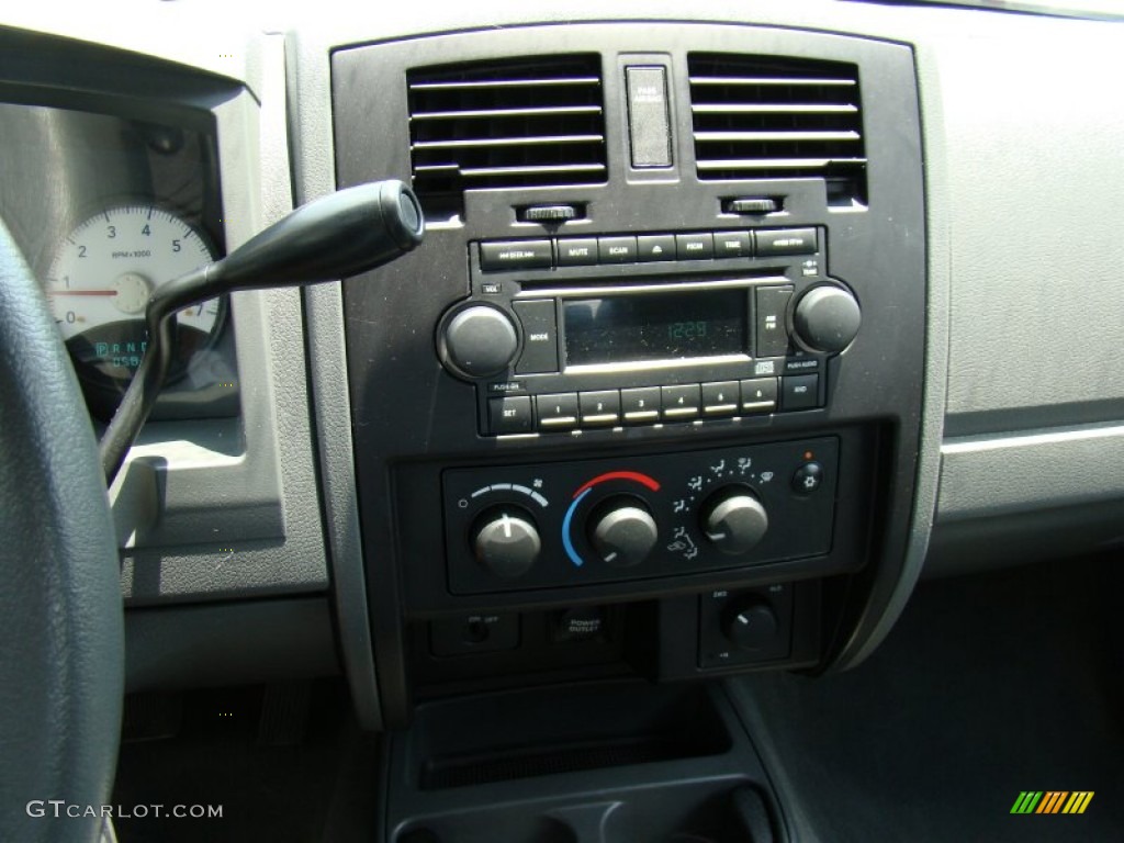 2005 Dodge Dakota ST Club Cab 4x4 Audio System Photo #54800978